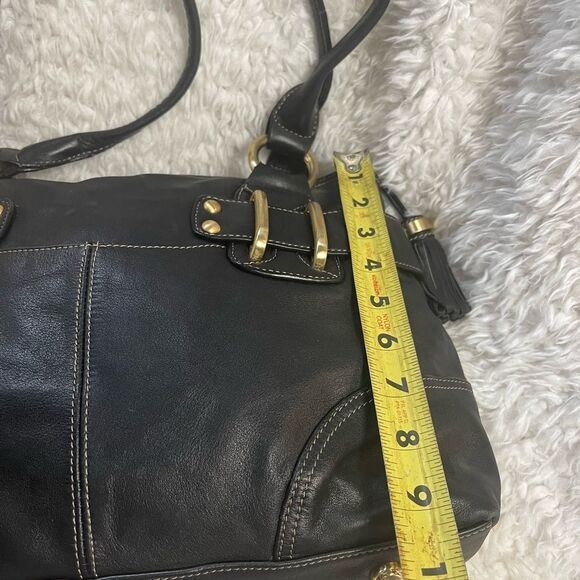 B. Makowsky soft leather black shoulder bag gold tone hardwares &tassel accents. - Picture 8 of 13